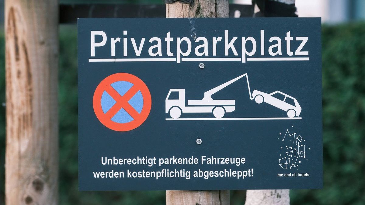 Řidič ve Vídni nesprávně parkoval 33 vteřin. Chtějí po něm pokutu deset tisíc