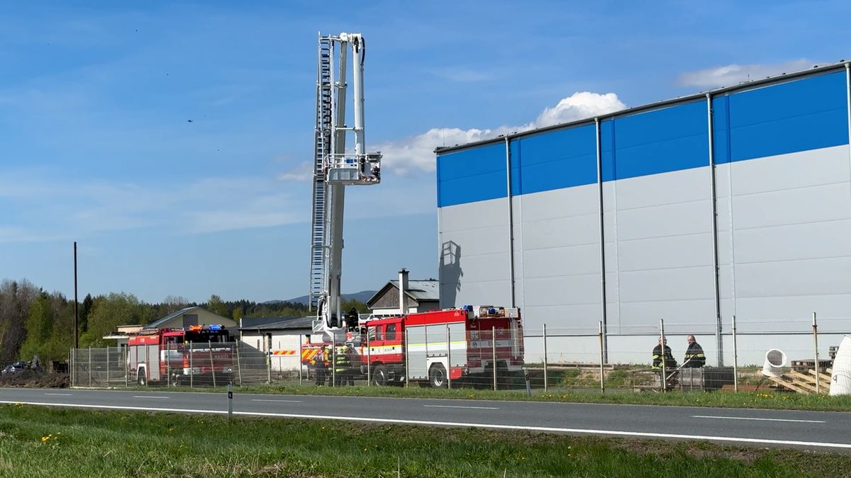 Druhá oběť požáru lakovny na Tachovsku. Mladý muž podlehl zraněním v nemocnici