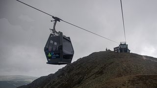 Na Sněžce má vítr sílu orkánu, lanovka nejezdí