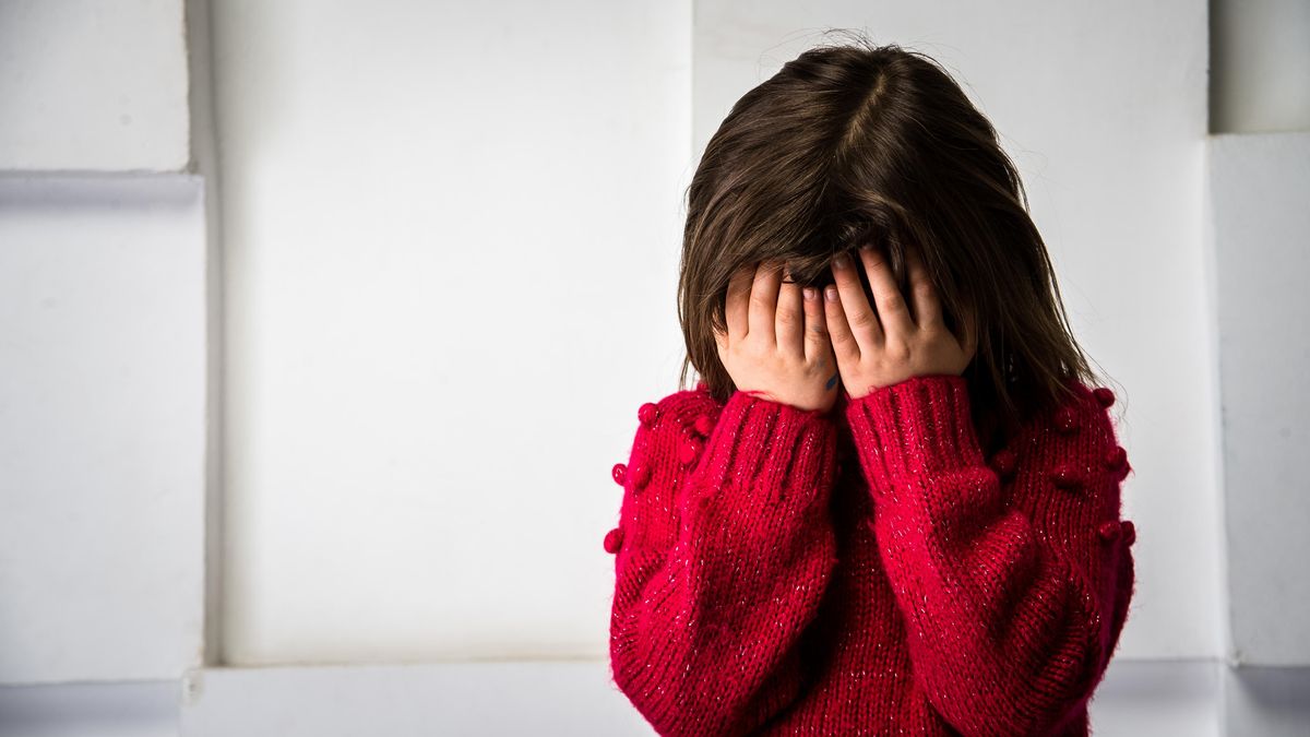 Seniorka v Praze na ulici zfackovala cizí dítě. Podle úřadů jen přestupek za pětistovku