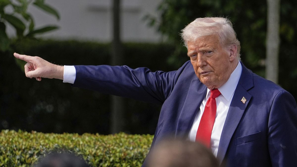 Peníze a letenka. Trump zkouší přesvědčit migranty k dobrovolnému odjezdu