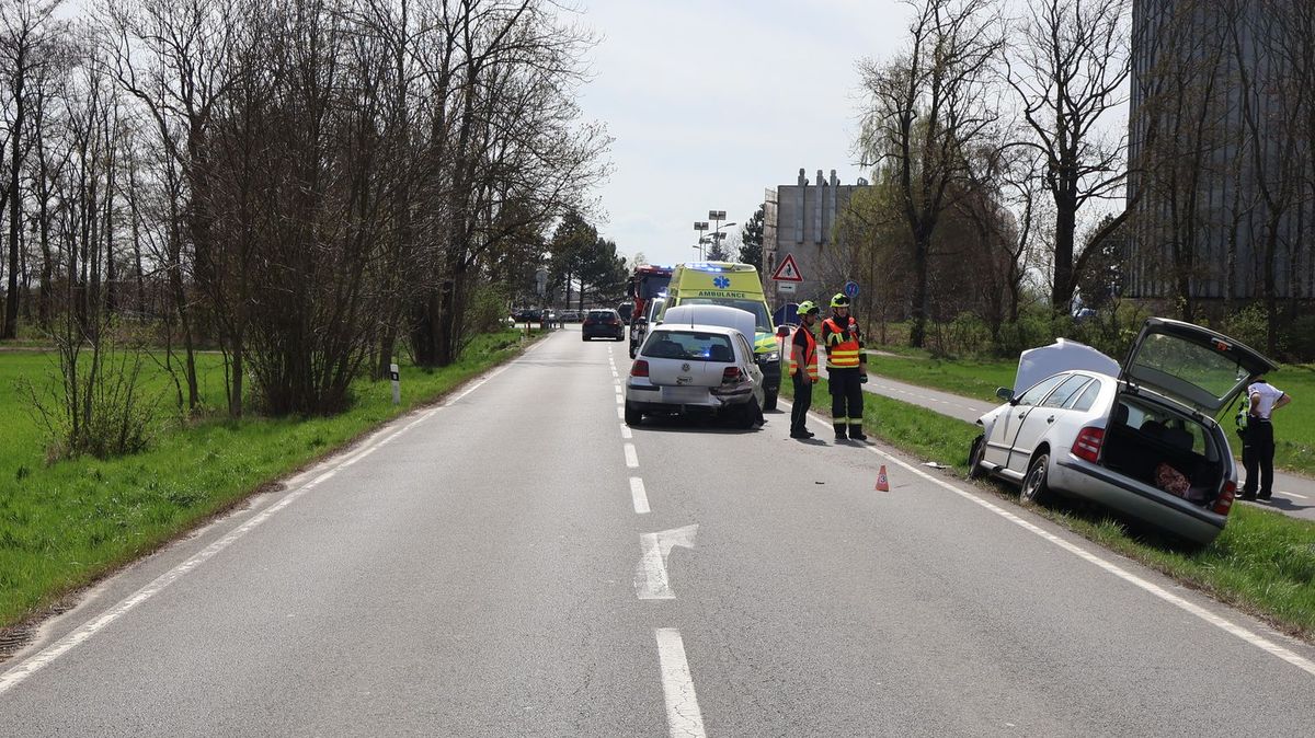 Při srážce aut na Olomoucku utrpěly zranění dvě ženy