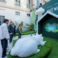 Expozice ukazuje sochy různých zvířat, která mají symbolizovat vlastnosti vozů.