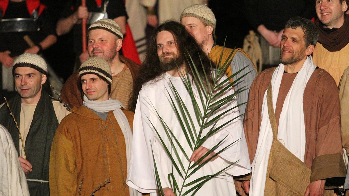 Ukřižuj Ježíše, křičel dav lidí ve žďárských pašijích. Pak přihlíželi jeho zmrtvýchvstání