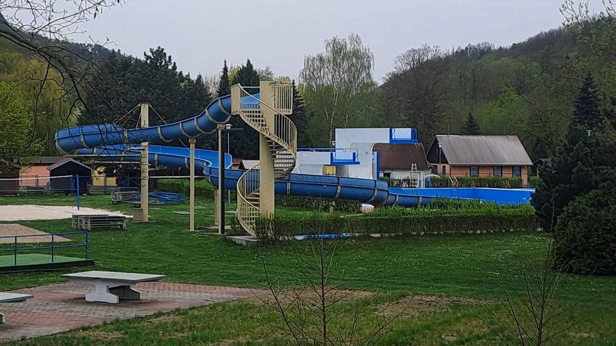 Bílina zvýhodňuje vstupné na koupaliště pro skupinu obyvatel s kartou, o diskriminaci prý nejde