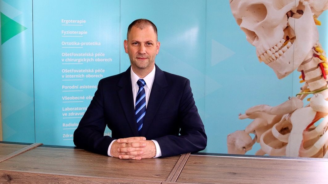 Novým děkanem plzeňské fakulty se zřejmě stane neúspěšný krajský lídr Přísahy