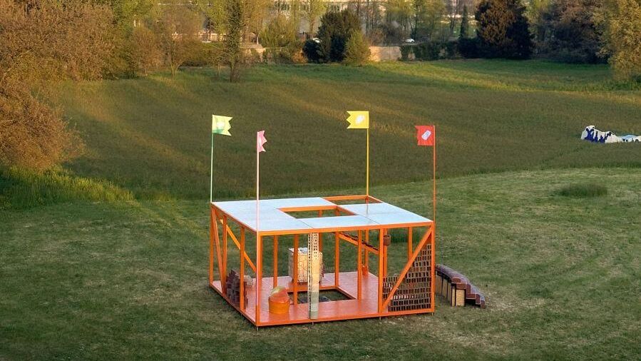 Čeští studenti představují svůj dům z jílu na festivalu designu v Miláně
