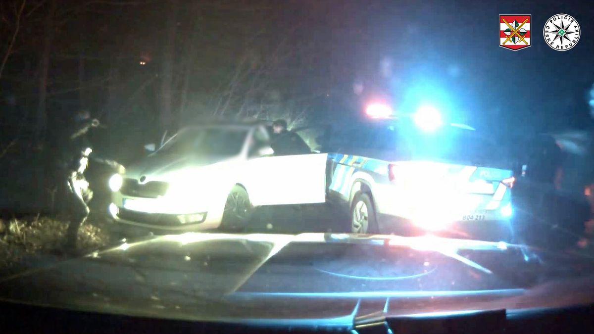 Mladá řidička na Brněnsku zběsile ujížděla. Policisté ukázali video z PIT manévru