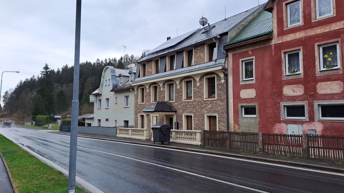 Říkala nám, že je asi těhotná, tvrdí sousedé o zavražděné novomanželce na Karlovarsku