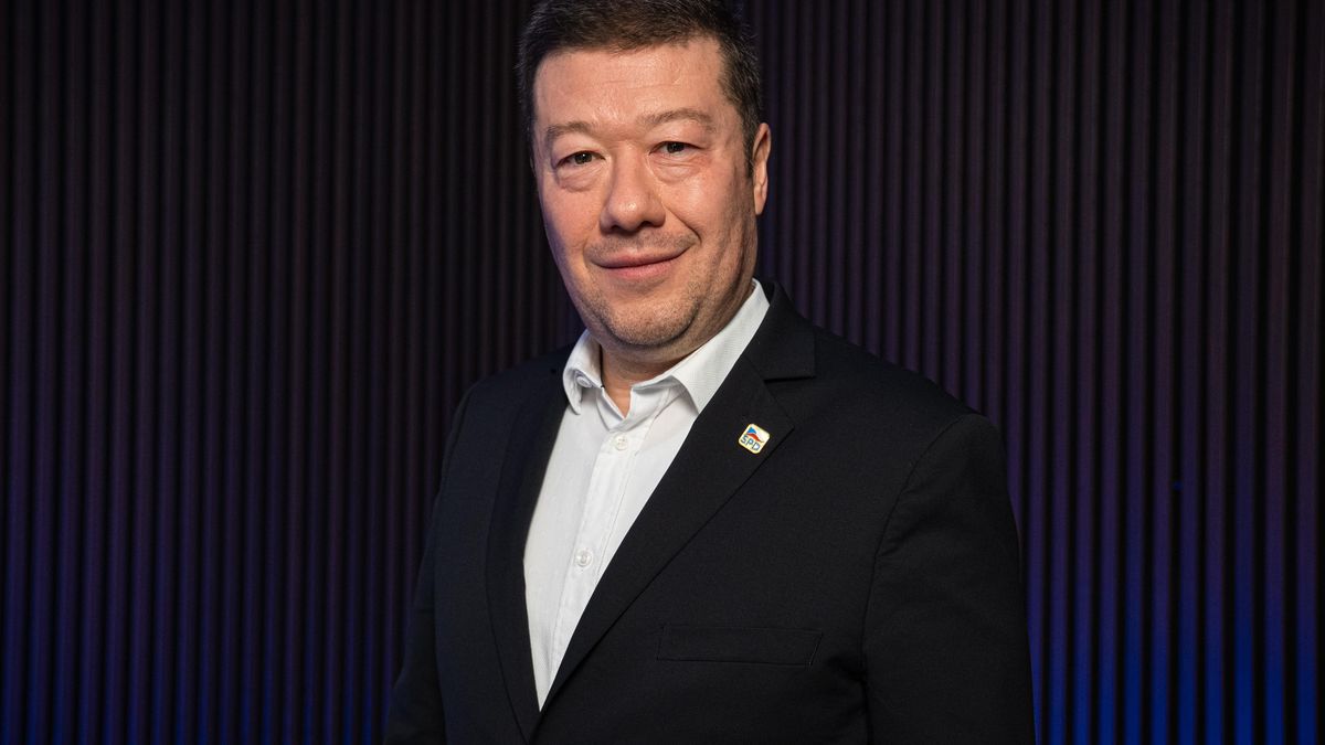 Okamura váhá, zda se postavit Babišovi nebo Rakušanovi