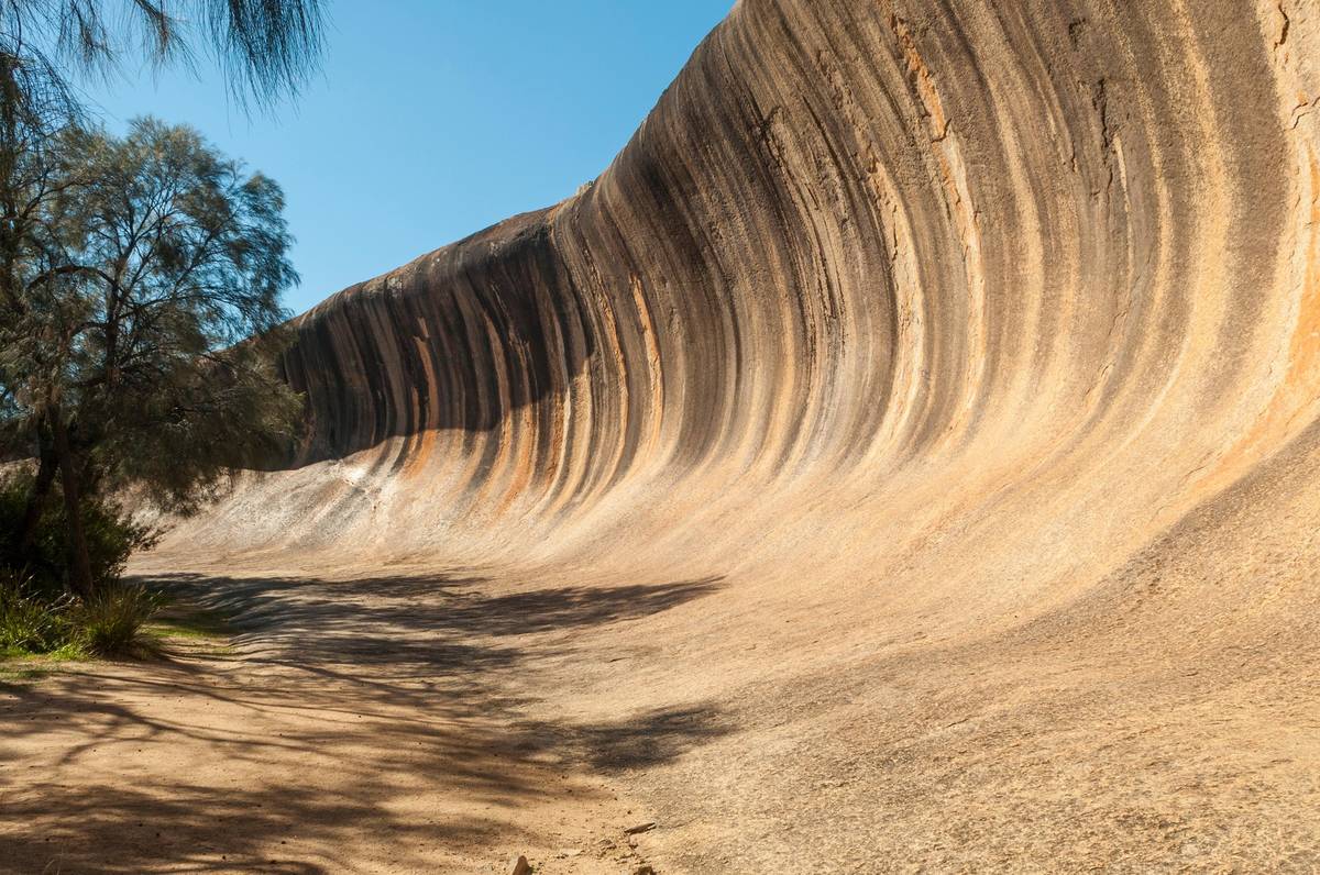 V okolí Wave Rocku je mnoho turistických stezek, které návštěvníkům umožňují prozkoumat okolní krajinu i pohled na samotnou skálu z různých úhlů.