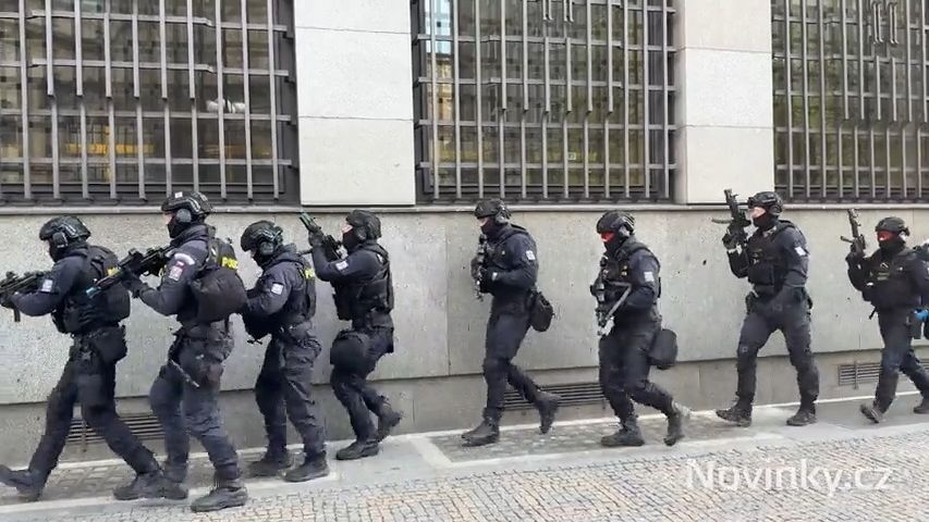 Policisté v centru Prahy cvičili zásah proti střelci