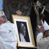 Papež František zemřel ve věku 88 let na velikonoční pondělí 21. dubna 2025.