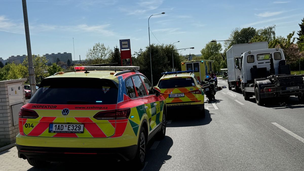 Chodkyni před úřadem v Praze srazilo auto