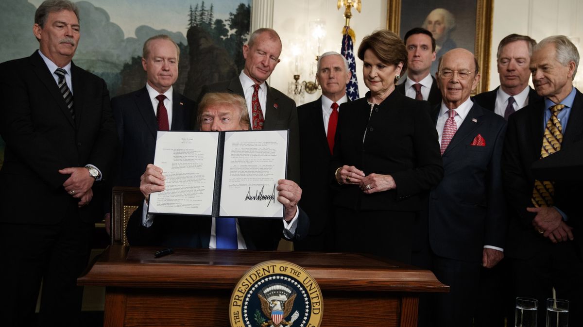 Cla podobná těm Trumpovým i v historii znamenala vyšší ceny, které musel někdo zaplatit