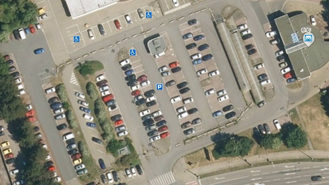 Brno nemusí platit podnikateli miliony za využití střechy jeho garáží