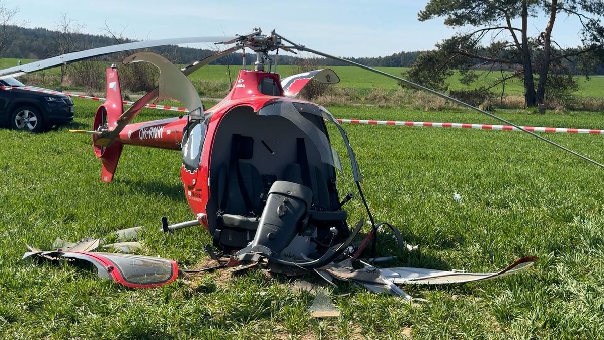 Pád vrtulníku na Plzeňsku. Zraněným pilotem je miliardář Kovář