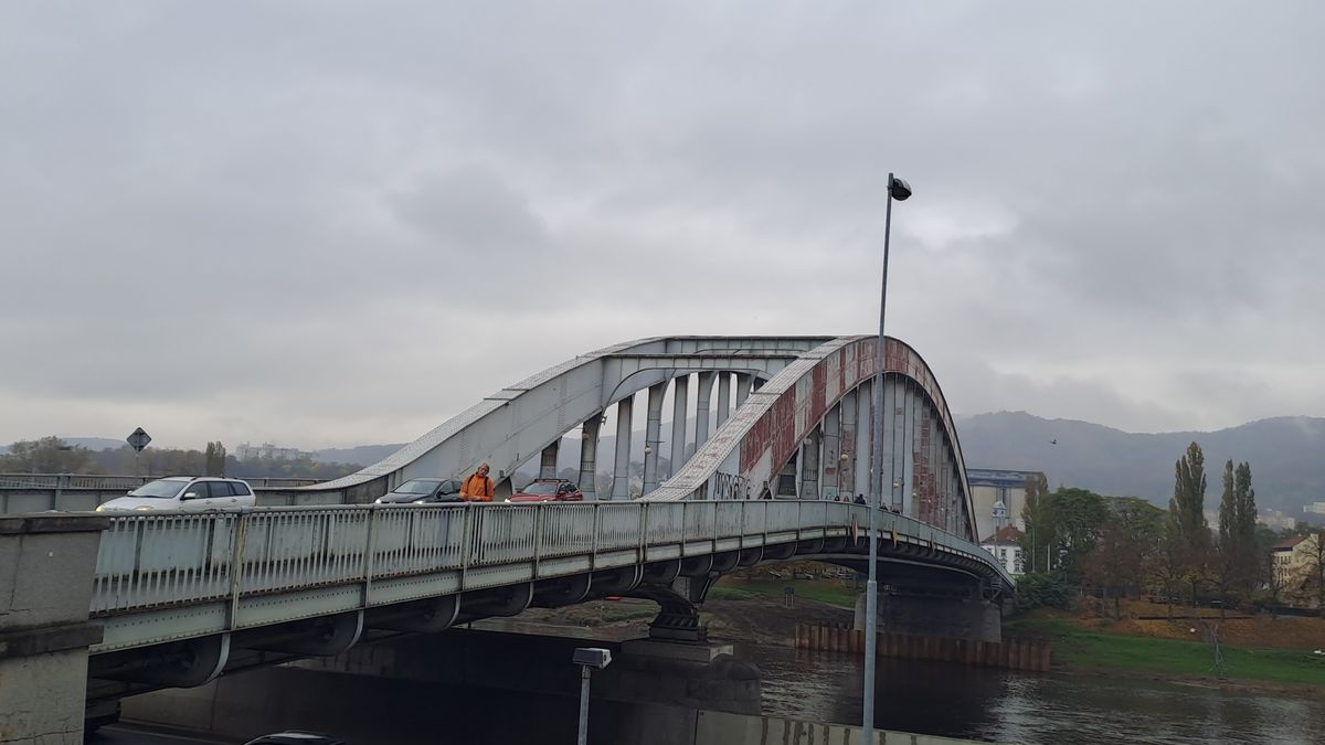 Ústí nad Labem v sobotu uzavře klíčový most, očekávají se dopravní komplikace