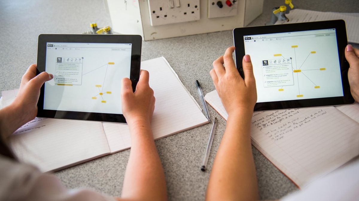 Kolo, iPad nebo pizza party. Britské školy motivují záškoláky odměnami