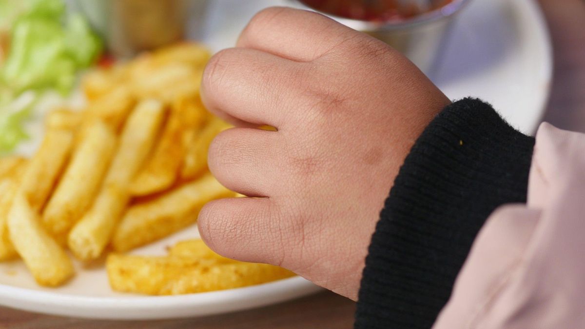 Když je napomeneme, rodiče nám nadávají. Restaurace v Německu zakázala vstup dětem