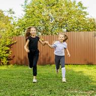 Plné varianty plotů poskytují stín a chrání před větrem.