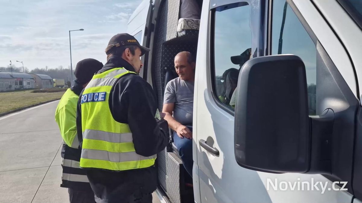 Cisterna s vodou se sýrárny se snažila dostat do ČR před dva přechody. Neuspěla