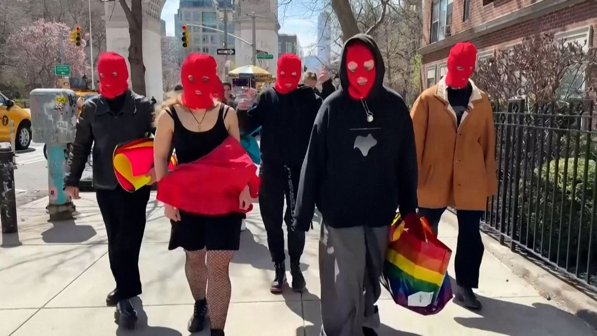 Ameriko, prober se! Ruské aktivistky z Pussy Riot demonstrovaly proti současnému směřování USA