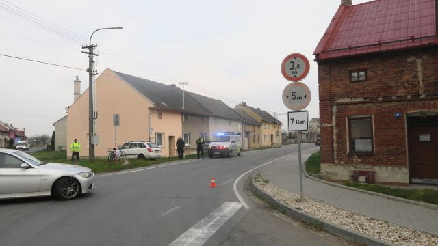 Řidič fabie smetl na Přerovsku cyklistku