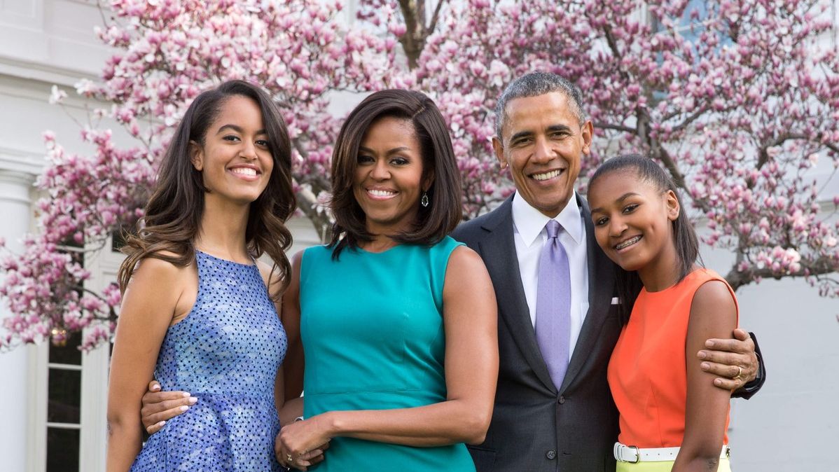 Měla to být hezká fotka dětí pod třešní. Barack Obama ji pokazil
