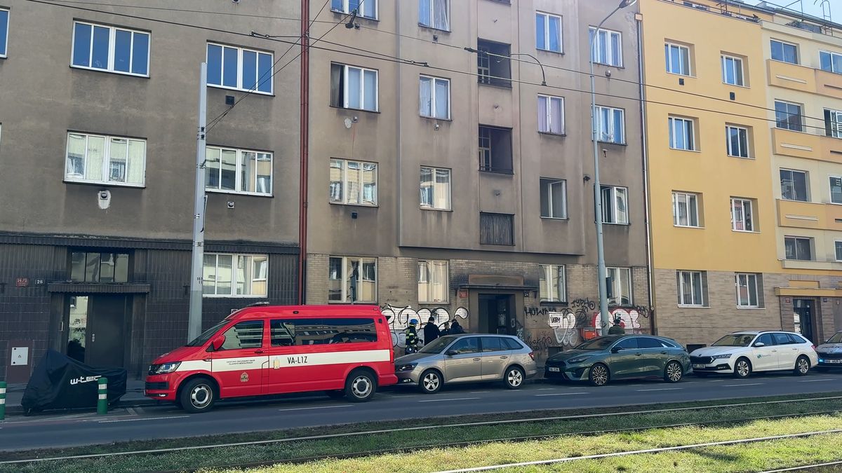 Při požáru bytu v Praze zemřel muž