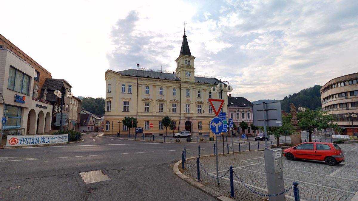 Pardon za budíček. Změna času rozhodila obecní rozhlas v Železném Brodě, rozezněl se o půlnoci