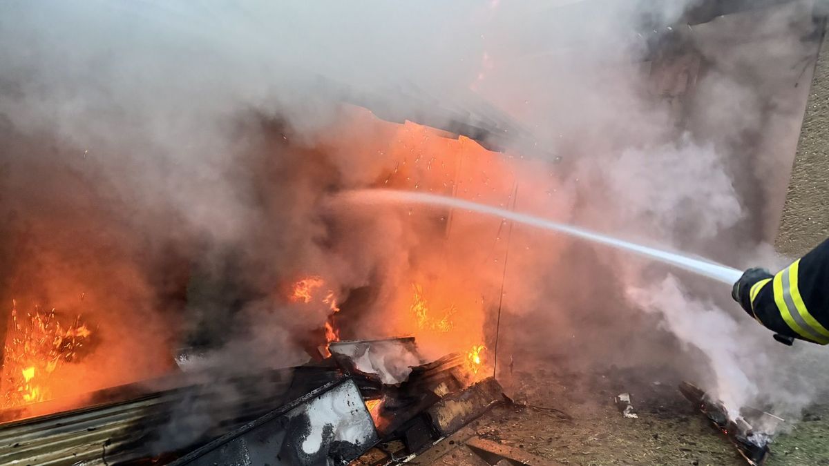 Plameny ve Frýdlantu poničily stodolu i dům