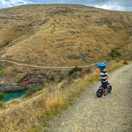 Ve volných chvílích rodina poznává krásy nového, dočasného domova.