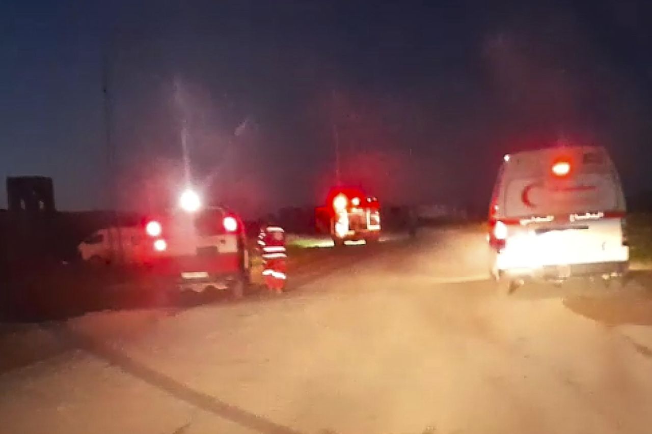 Blikající sanitky před zásahem IDF