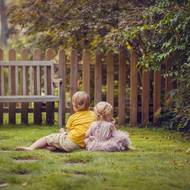 Venkovskému prostředí a zahradám sluší ploty z dřevěných planěk.