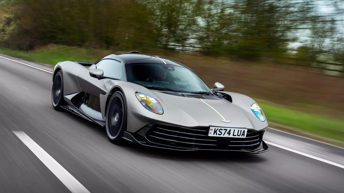 Aston Martin finišuje první plug-in hybrid, nabídne 1079 koní