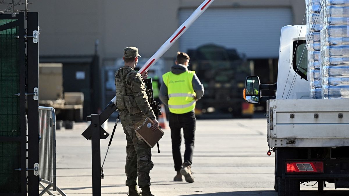 Američané se stáhnou z klíčového překladiště pomoci pro Ukrajinu