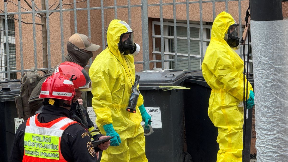 Muž se v Praze zabarikádoval a hrozil výbuchem a antraxem. Zneškodnila ho zásahovka