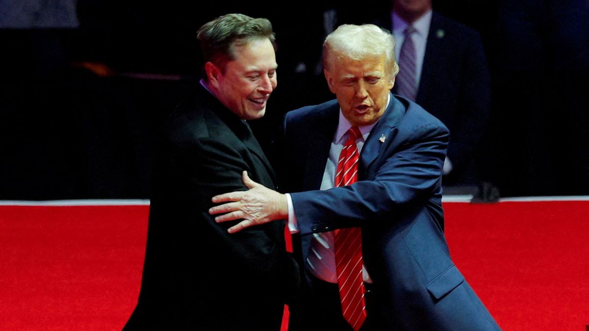 Mezi Trumpem a Muskem to začíná viditelně skřípat