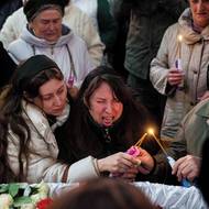 Smuteční obřad za oběti ruského útoku v Kryvém Rihu. Rusko na Ukrajinu útočí už tři roky