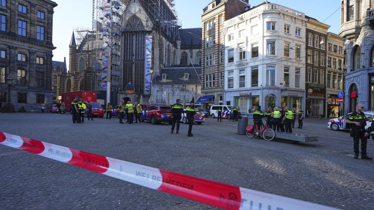 Muž, který útočil v Amsterodamu měl teroristický motiv, míní vyšetřovatelé