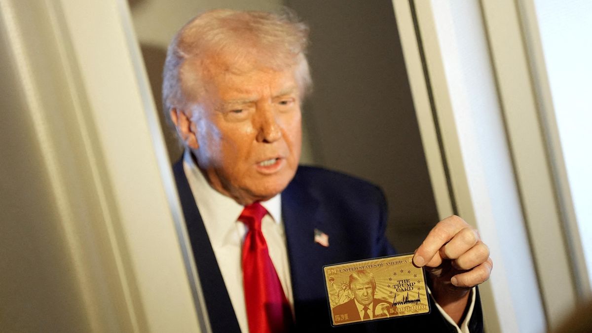 Trump se chlubil „zlatou kartou“ se svou podobiznou. Bude se prodávat cizincům za sto milionů