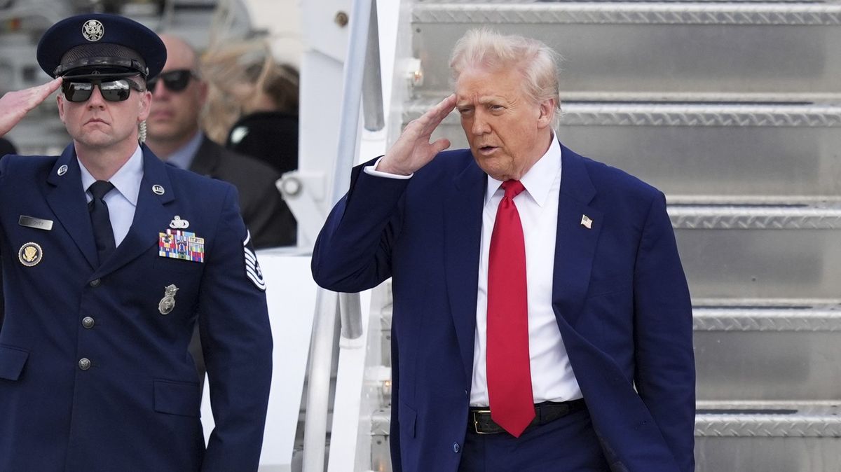 Bílý dům znovu zvažuje vojenskou přehlídku ve Washingtonu. Připadla by na Trumpovy narozeniny