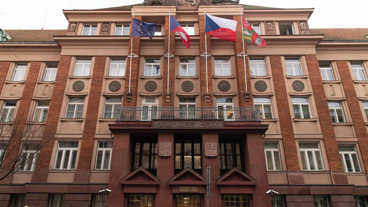 Jak z krajské společnosti v Plzni mizely miliony: Zakázky pro známé, kšefty bokem