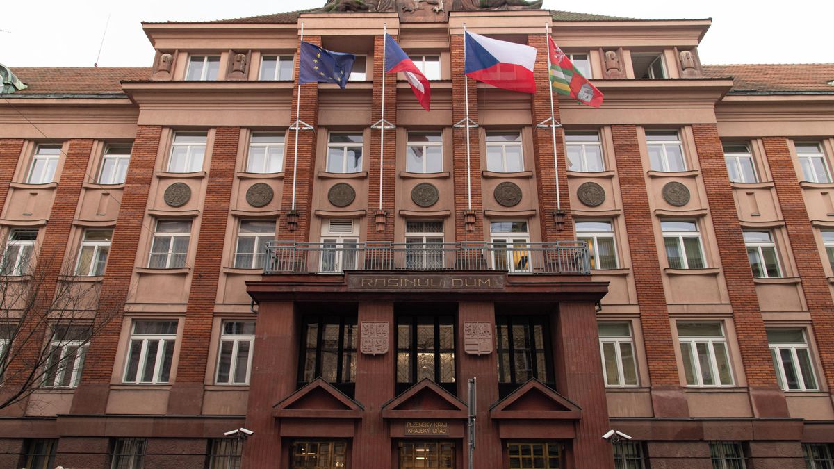 Jak z krajské společnosti v Plzni mizely miliony: Zakázky pro známé, kšefty bokem