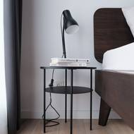 Horizontální a vertikální linie zvýrazňují architekti na nábytku použitím tmavšího odstínu dřevodekoru.