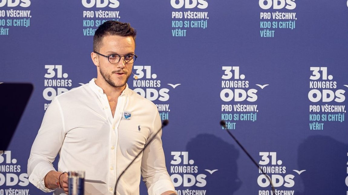 Fialův zeť rezignoval ze tří veřejných placených funkcí, ponechal si dvě