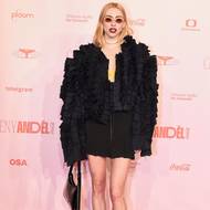 Zpěvačka a rapperka Anebelle ozvláštnila outfit výrazným upcyklovaným sakem značky On The Boat.