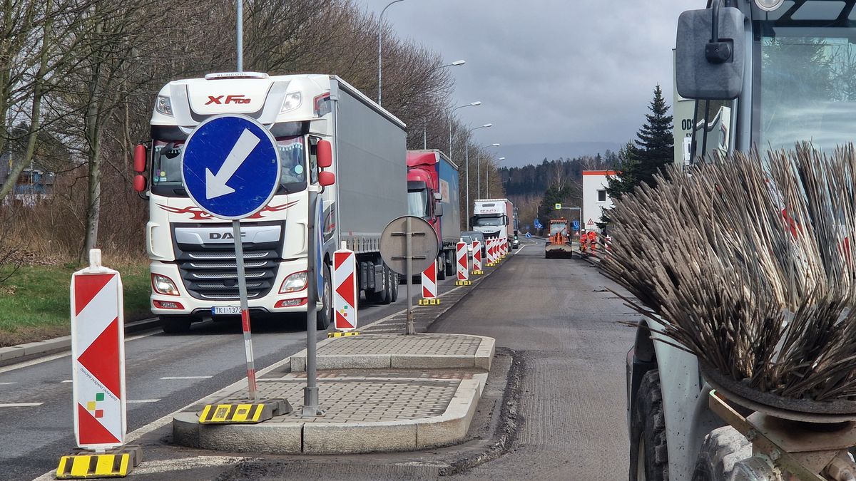 Začala rekonstrukce frekventované výpadovky z Náchoda na Polsko
