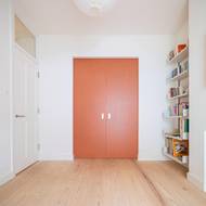 Architekti vsadili na světlé barvy.